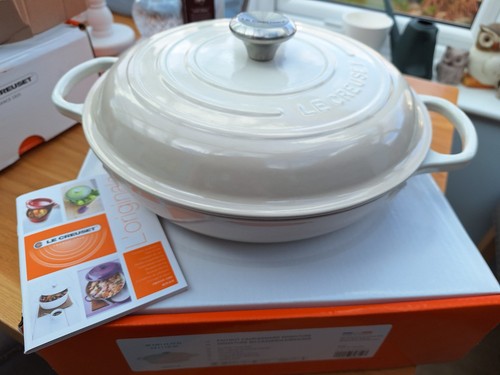 Creuset signature cast iron - le,