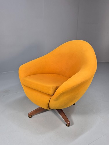 Vintage 1960s egg - chair, swivel