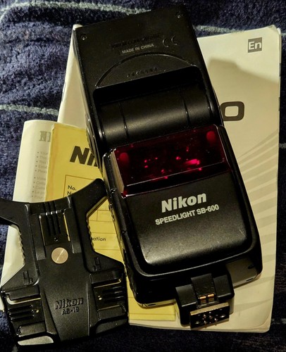 Nikon 600 speedlite - sb-600,
