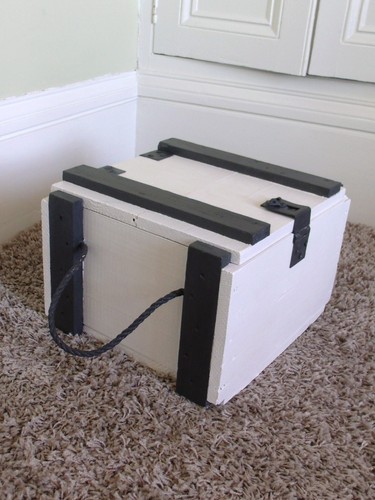 Wooden ammo box - ammo, rope