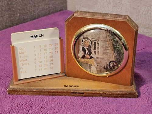 Vintage wooden desktop cardiff - desktop,