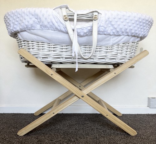 White wicker oval - white,