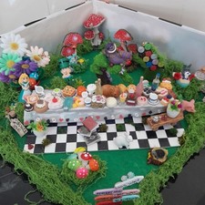 THE MAD HATTERS TEA PARTY Alice In Wonderland Centrepiece Diorama