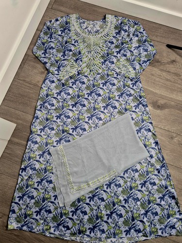 Emirati mukhawar dress - emirati, floral