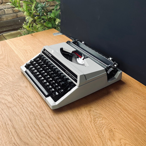 Silver reed 100 typewriter - sr,