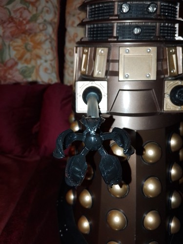 Opening claw arm doctor who - opening,
