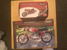 Atlas CLASSIC MOTORBIKES 1:24 Scale Model Motor Bike, Ducati 250 Mach I