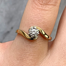 9 ct Gold Diamond Bypass Twist