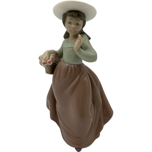 Nao lladro figurine girl - nao,