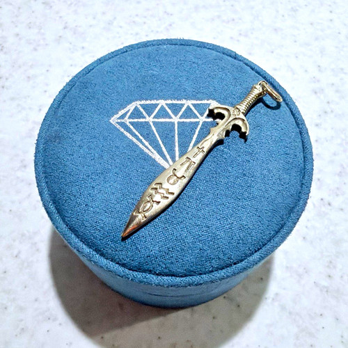 9ct yellow gold sword - yellow, sword/dagger