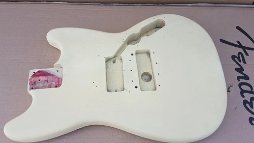 1975 fender bronco - body, made