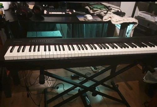 Roland keyboard with - fp, 30