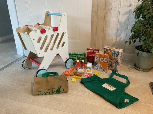 Play wooden shopping trolley