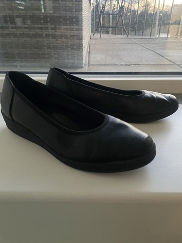 Very worn cabin crew shoe - very,