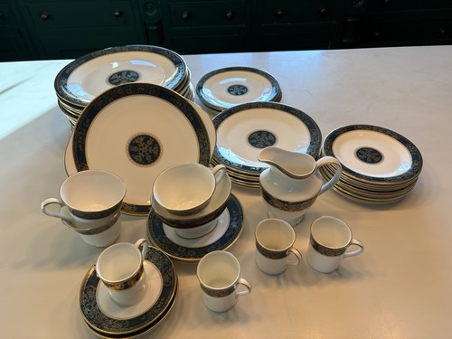 Royal doulton carlyle dinner - doulton,