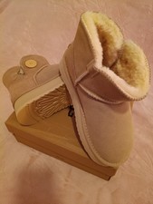 UGG Bailey Button mini UK size