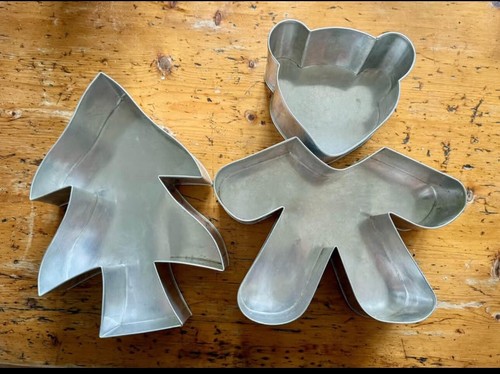 Novelty cake tins - 2,