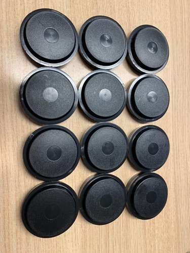 Large black castor cups - x,