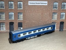 Triang OO Gauge Model Railway Blue Pullman Centre Coach