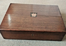 VINTAGE WOODEN CUTLERY BOX BRASS SHIELD MISSING & CRACK ON LID