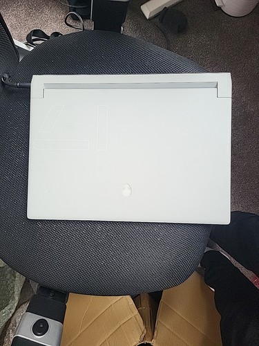 Alienware x17 p48e - r2,