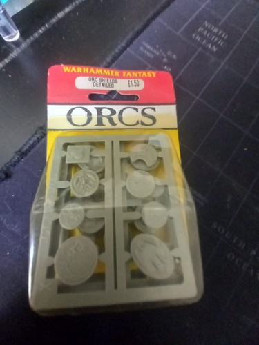 Warhammer fantasy orc shields - fantasy,
