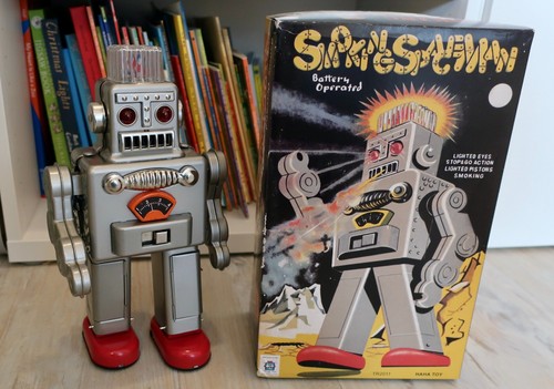 Smoking spaceman tin robot - smoking,