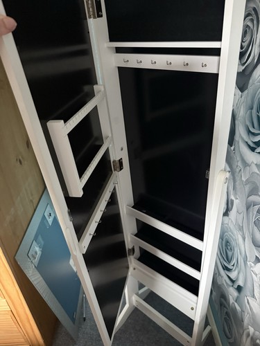 White freestanding full - white,
