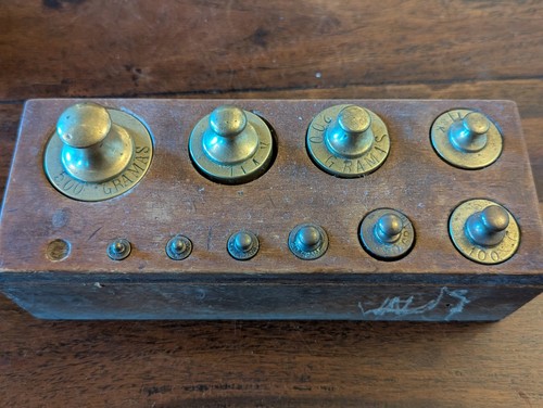 Vintage set brass weights - set,