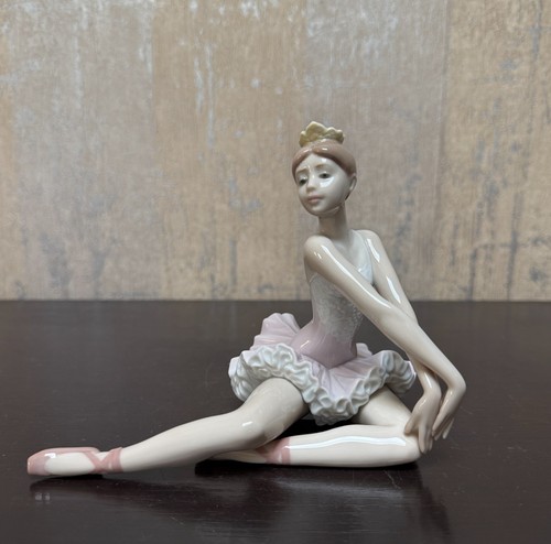 Lladro ballerina graceful pose - ballerina,