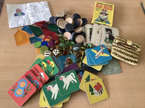 Assorted vintage gaming pieces - assorted,