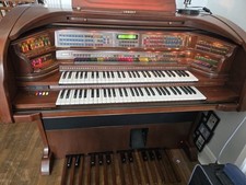 Lowrey Organ   MAJESTY     because I need space, everything works, with stool