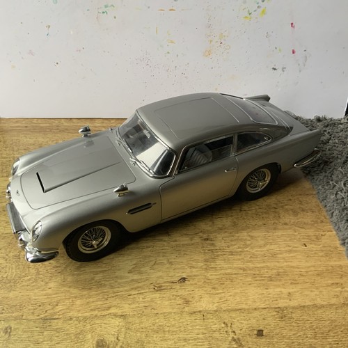 Eaglemoss james bond 007 aston - eaglemoss,