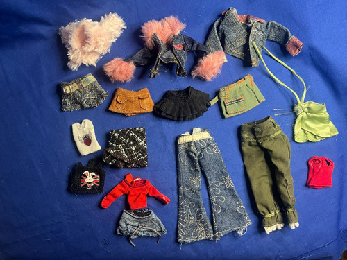 Bratz clothing bundle class - clothing,