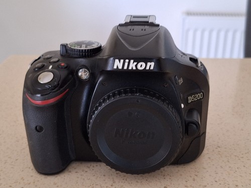 Nikon d5200 1mp - 24.1mp, digital