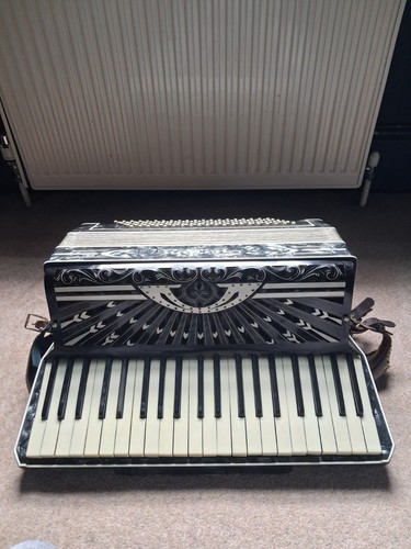 Gardini model 240 accordion - 240,