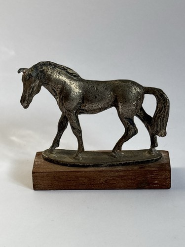 Small metal horse statue - metal,