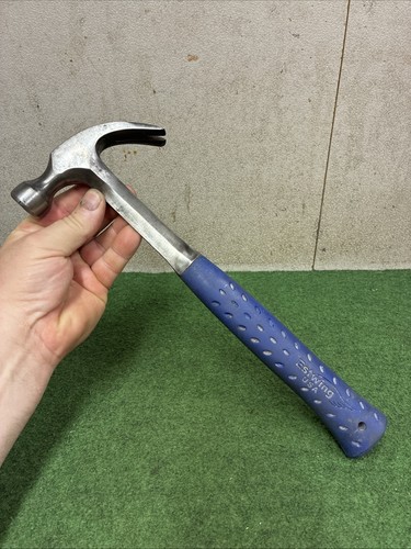 Estwing claw hammer - claw, in