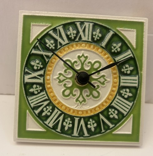Vtg square green ceramic tile - square,