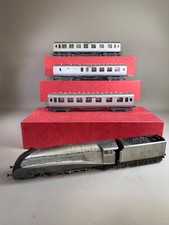Hornby OO GAUGE Silver Jubilee A4 Silver Link  2509 & 3 Coaches (split from set)