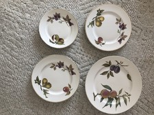70+ pieces of Royal Worcester Evesham Crockery