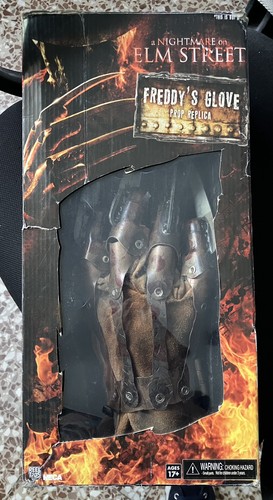 Neca freddy glove a - freddy’s,