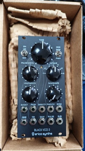 Erica synths black - black,