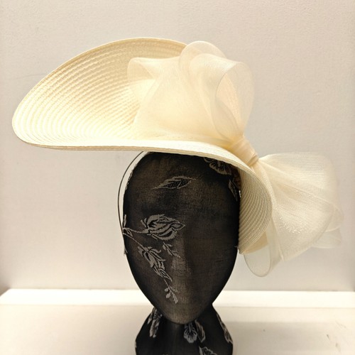 Ivory cream large - straw, bow