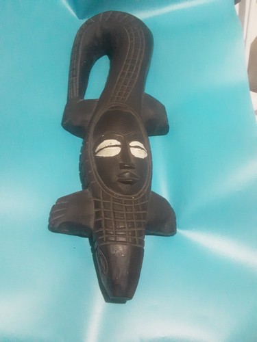 Hand carved wooden crocodile - hand‑carved,