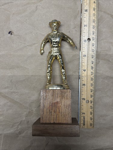 Trophy metal figure - trophy, quick