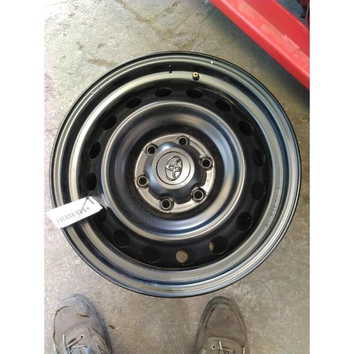Rim wheel toyota hilux - rim,