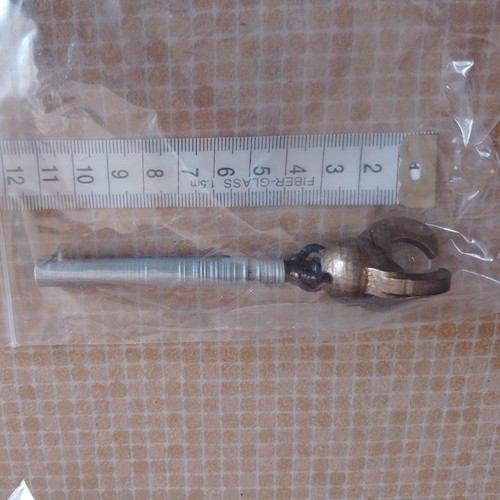 Claw arm for doctor - arm,