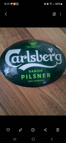 Carlsberg bar pump badge - pump,
