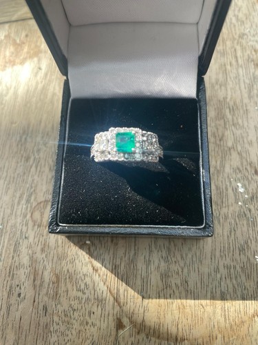 9ct gold emerald diamond - gold,